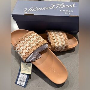 NWT Universal Thread Chloe Footbed Sandals, Sz.9